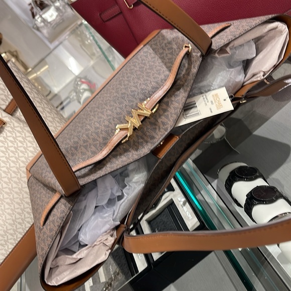 MICHAEL KORS
Reed Large Logo Belted Shoulder Tote Bag
Brown 
NWT - Picture 8 of 16